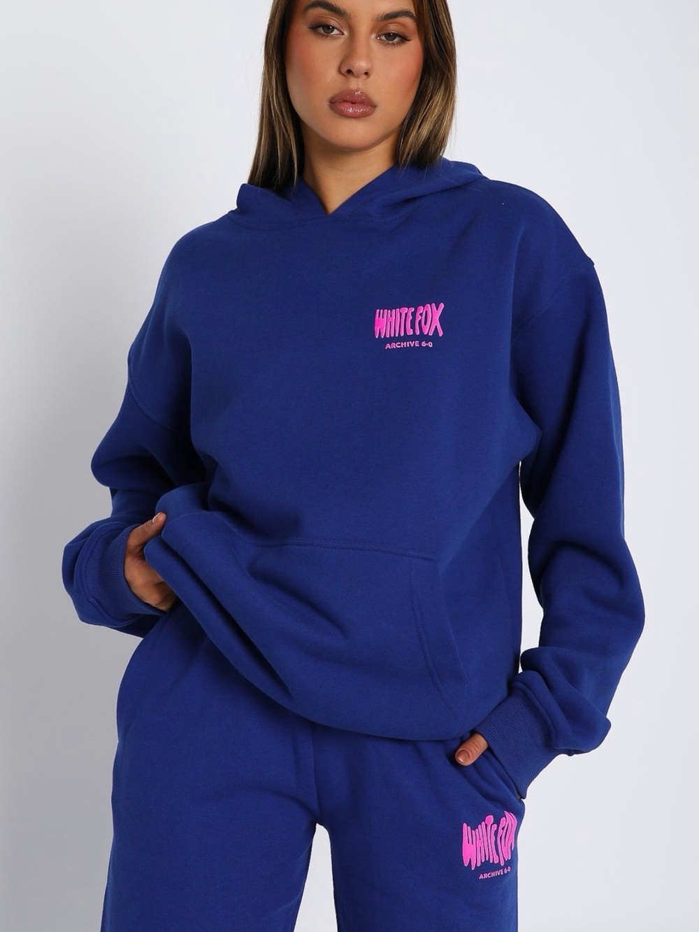 White Fox Archive 6.0 Oversized Hoodie Sweatpants Set in Malibu with Pink Logo - Picture 2 of 12